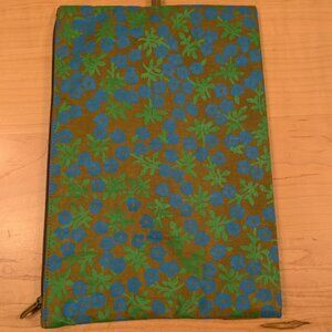 BAGGU *NWOT* Calico Floral Pouch